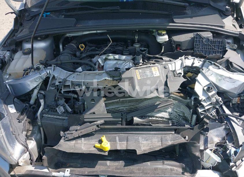 Photo 10 of 2018 Ford Focus SE (VIN 1FADP3FE3JL220529)