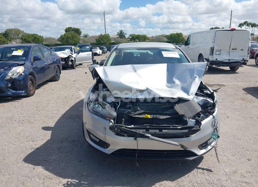 Photo 12 of 2018 Ford Focus SE (VIN 1FADP3FE3JL220529)