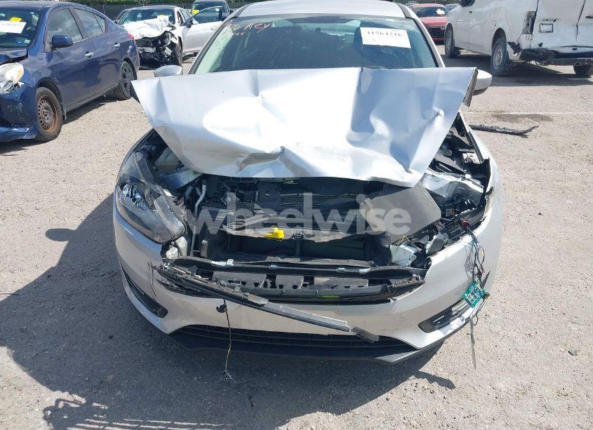 Photo 6 of 2018 Ford Focus SE (VIN 1FADP3FE3JL220529)