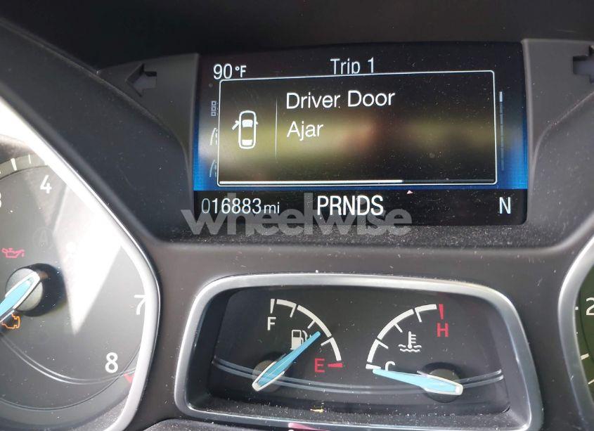 Photo 7 of 2018 Ford Focus SE (VIN 1FADP3FE3JL220529)