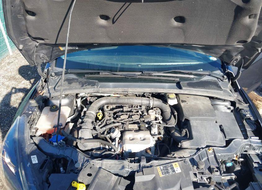 Photo 10 of 2018 Ford Focus SE (VIN 1FADP3FE3JL235290)