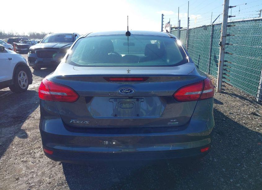 Photo 17 of 2018 Ford Focus SE (VIN 1FADP3FE3JL235290)