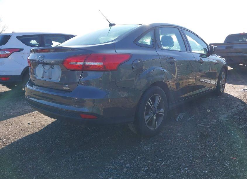 Photo 4 of 2018 Ford Focus SE (VIN 1FADP3FE3JL235290)