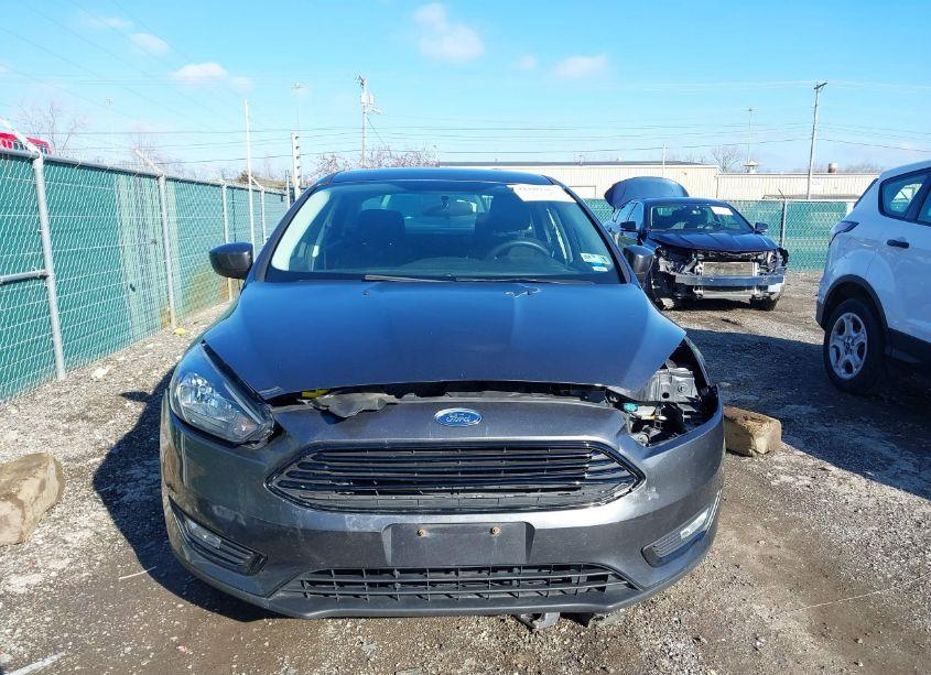 Photo 6 of 2018 Ford Focus SE (VIN 1FADP3FE3JL235290)