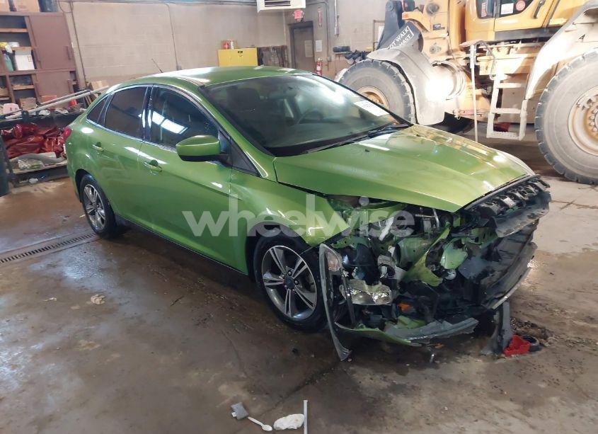 2018 Ford Focus SE (VIN 1FADP3FE3JL235354) main photo