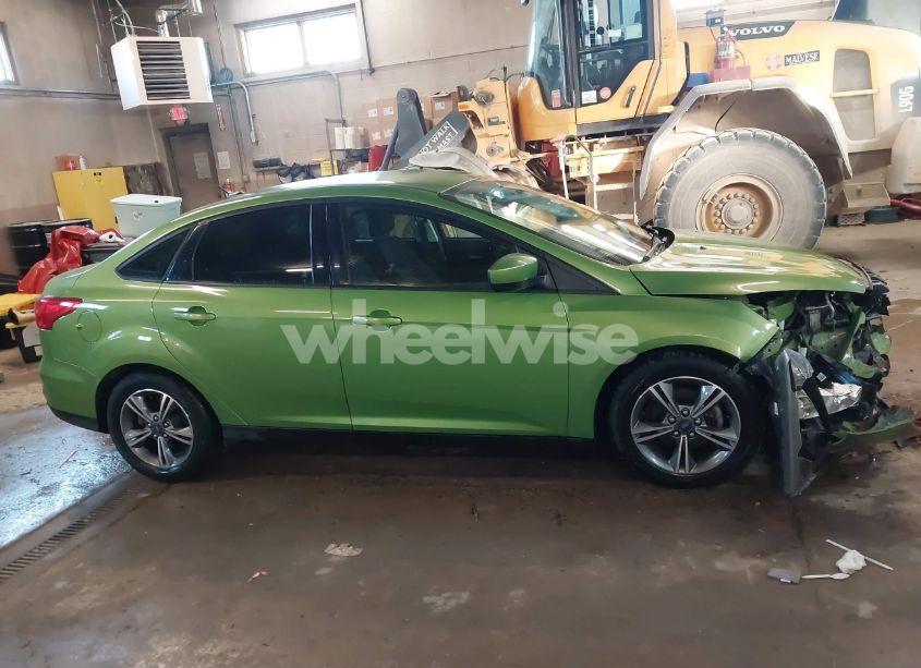 Photo 13 of 2018 Ford Focus SE (VIN 1FADP3FE3JL235354)