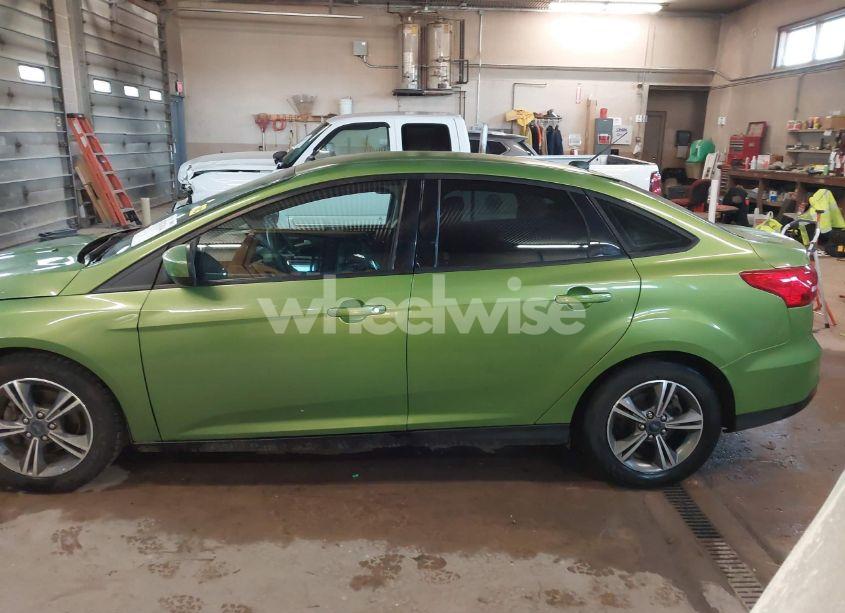 Photo 14 of 2018 Ford Focus SE (VIN 1FADP3FE3JL235354)