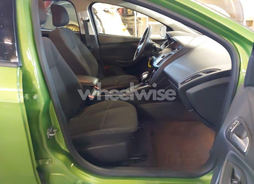 Photo 5 of 2018 Ford Focus SE (VIN 1FADP3FE3JL235354)