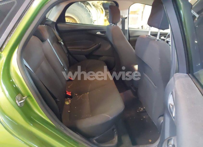 Photo 8 of 2018 Ford Focus SE (VIN 1FADP3FE3JL235354)