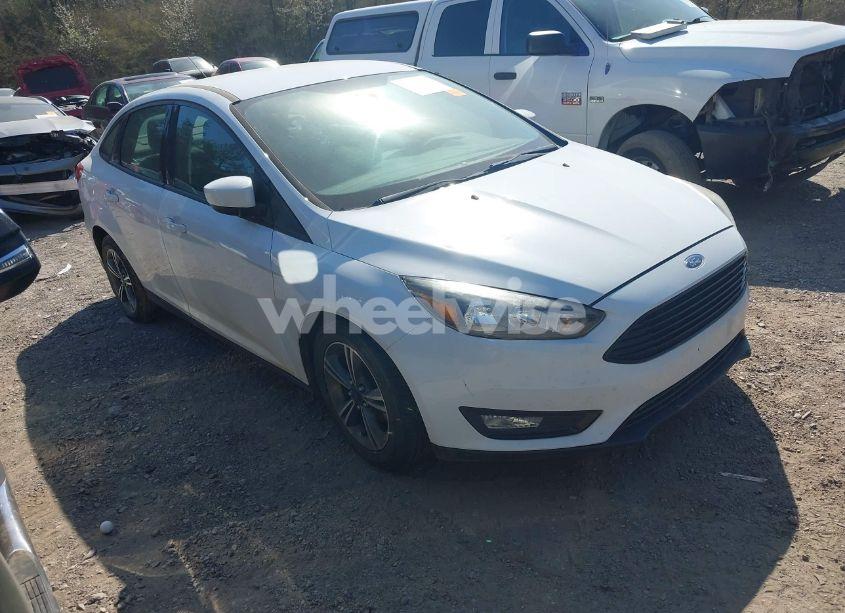 2018 Ford Focus SE (VIN 1FADP3FE3JL286448) main photo