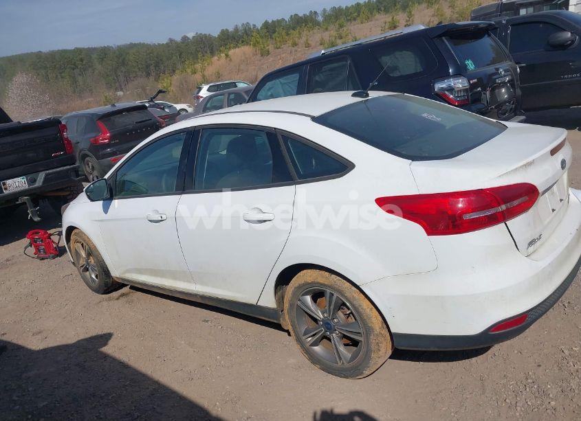 Photo 14 of 2018 Ford Focus SE (VIN 1FADP3FE3JL286448)