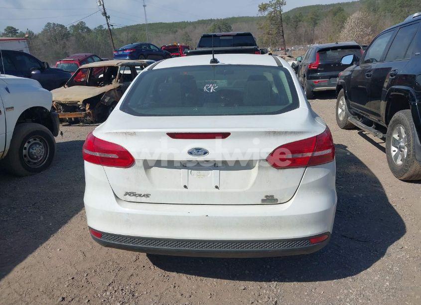 Photo 16 of 2018 Ford Focus SE (VIN 1FADP3FE3JL286448)
