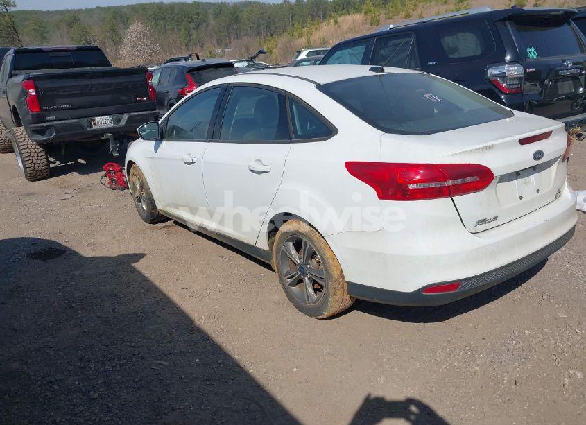 Photo 3 of 2018 Ford Focus SE (VIN 1FADP3FE3JL286448)