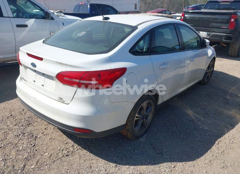 Photo 4 of 2018 Ford Focus SE (VIN 1FADP3FE3JL286448)
