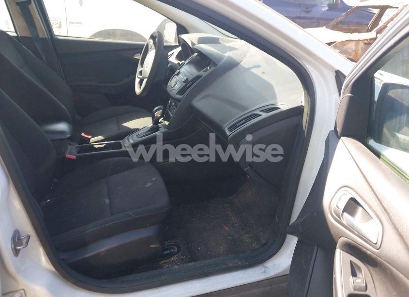 Photo 5 of 2018 Ford Focus SE (VIN 1FADP3FE3JL286448)