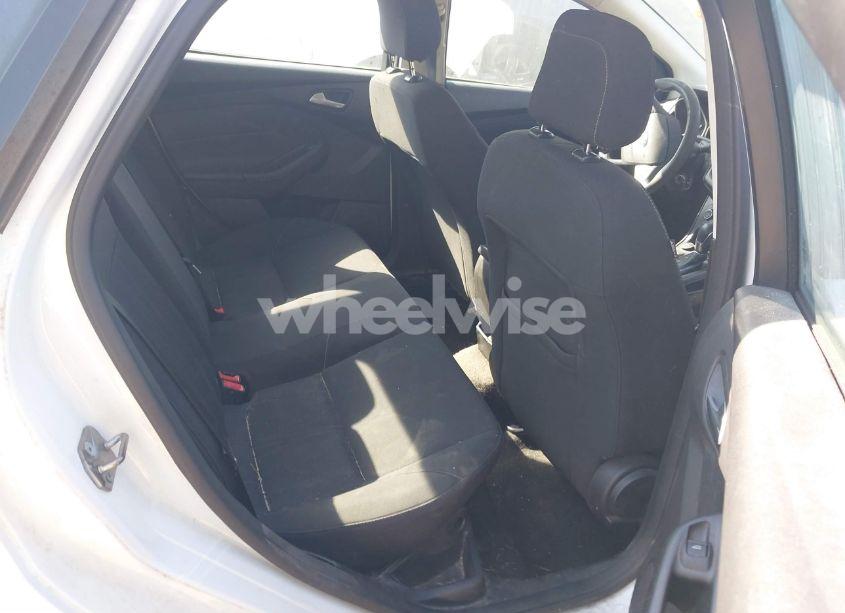 Photo 8 of 2018 Ford Focus SE (VIN 1FADP3FE3JL286448)