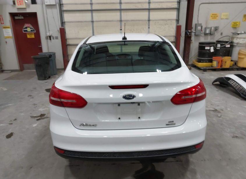 Photo 17 of 2018 Ford Focus SE (VIN 1FADP3FE3JL289821)