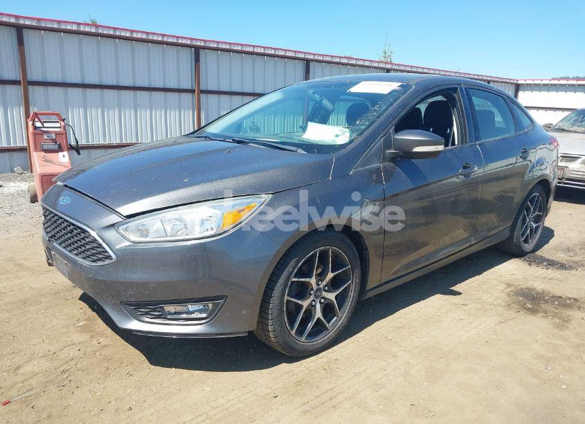 Photo 2 of 2015 Ford Focus SE (VIN 1FADP3FE4FL314250)