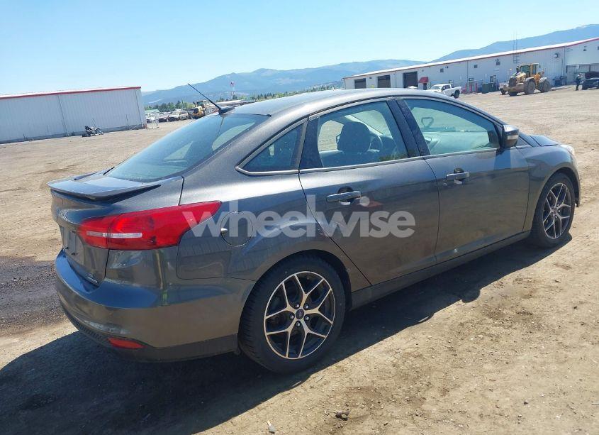 Photo 4 of 2015 Ford Focus SE (VIN 1FADP3FE4FL314250)