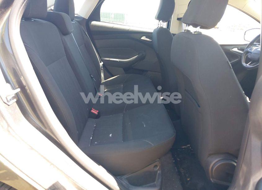 Photo 8 of 2015 Ford Focus SE (VIN 1FADP3FE4FL314250)