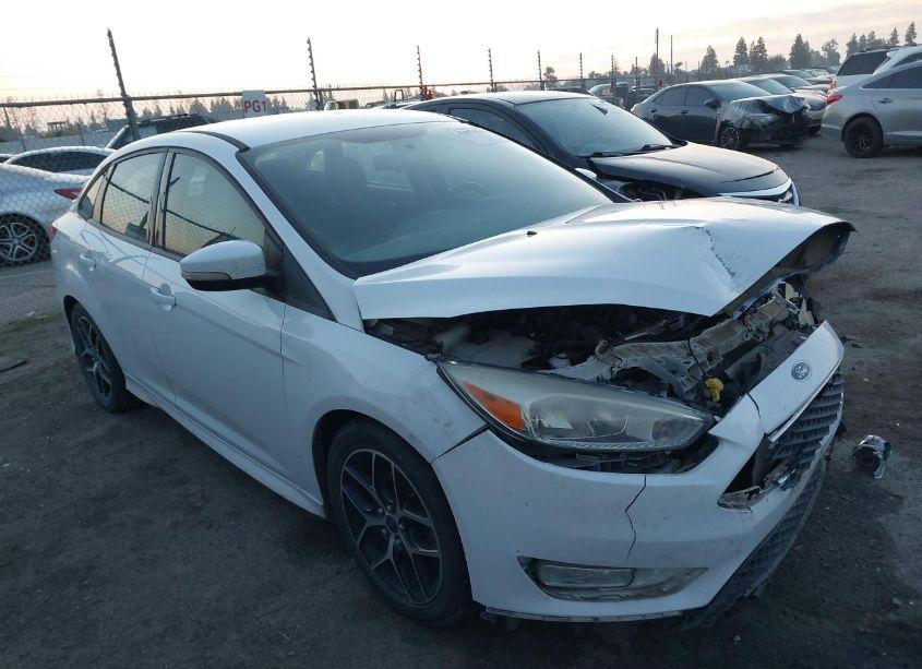Photo 13 of 2015 Ford Focus SE (VIN 1FADP3FE4FL375615)