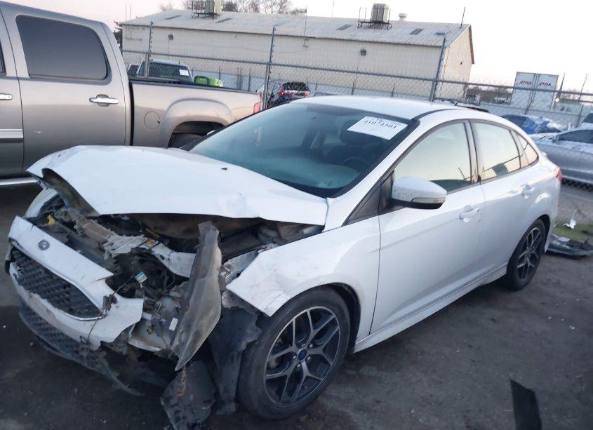 Photo 14 of 2015 Ford Focus SE (VIN 1FADP3FE4FL375615)