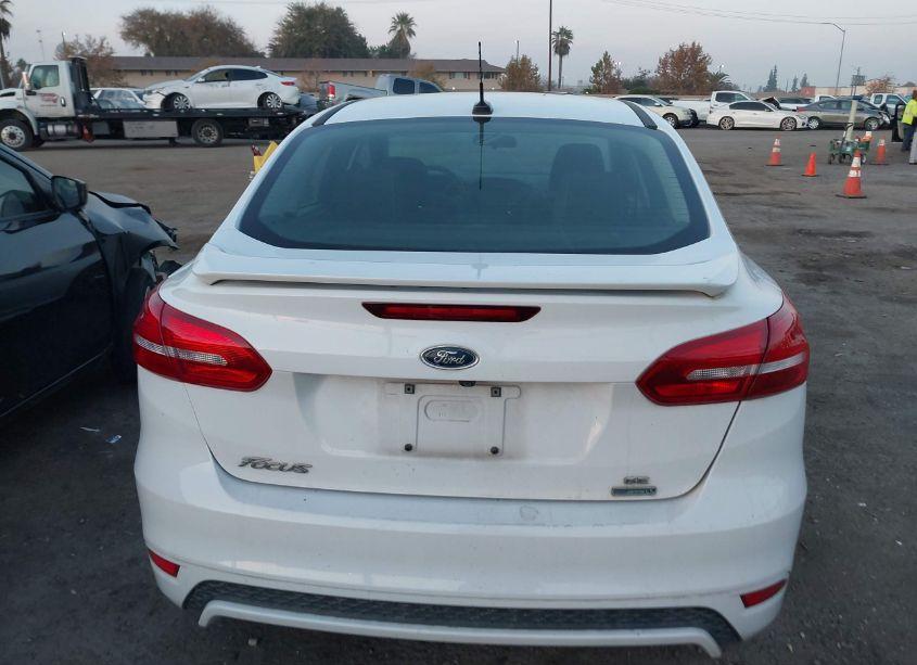 Photo 16 of 2015 Ford Focus SE (VIN 1FADP3FE4FL375615)