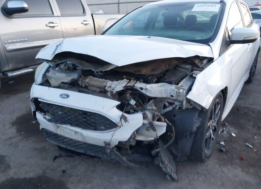 Photo 6 of 2015 Ford Focus SE (VIN 1FADP3FE4FL375615)