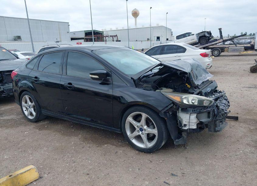 2016 Ford Focus SE (VIN 1FADP3FE4GL293434) main photo