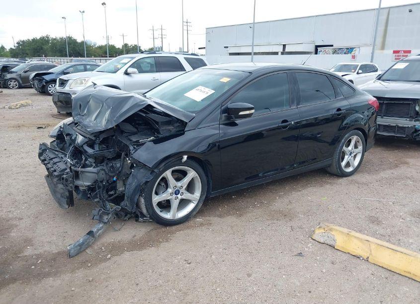 Photo 2 of 2016 Ford Focus SE (VIN 1FADP3FE4GL293434)