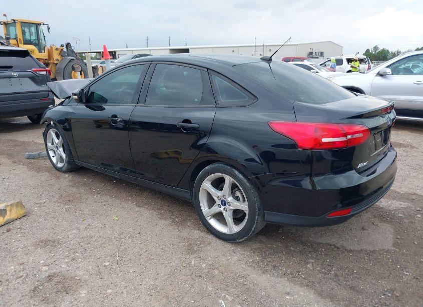 Photo 3 of 2016 Ford Focus SE (VIN 1FADP3FE4GL293434)