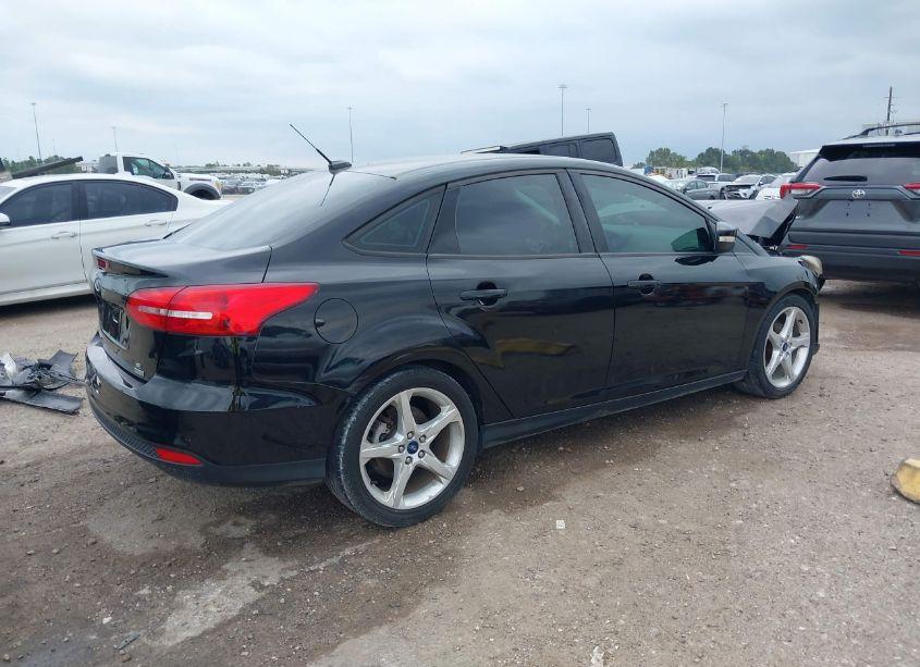 Photo 4 of 2016 Ford Focus SE (VIN 1FADP3FE4GL293434)