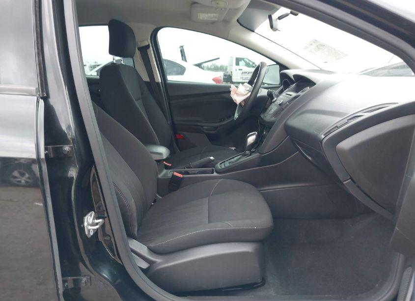 Photo 5 of 2016 Ford Focus SE (VIN 1FADP3FE4GL293434)