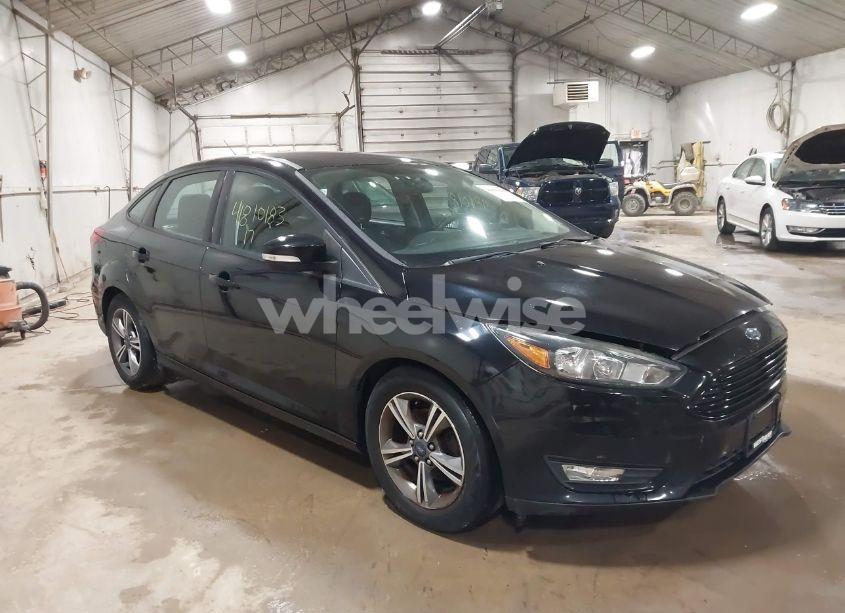 2017 Ford Focus SE (VIN 1FADP3FE4HL275856) main photo