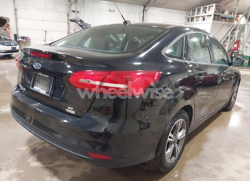 Photo 4 of 2017 Ford Focus SE (VIN 1FADP3FE4HL275856)