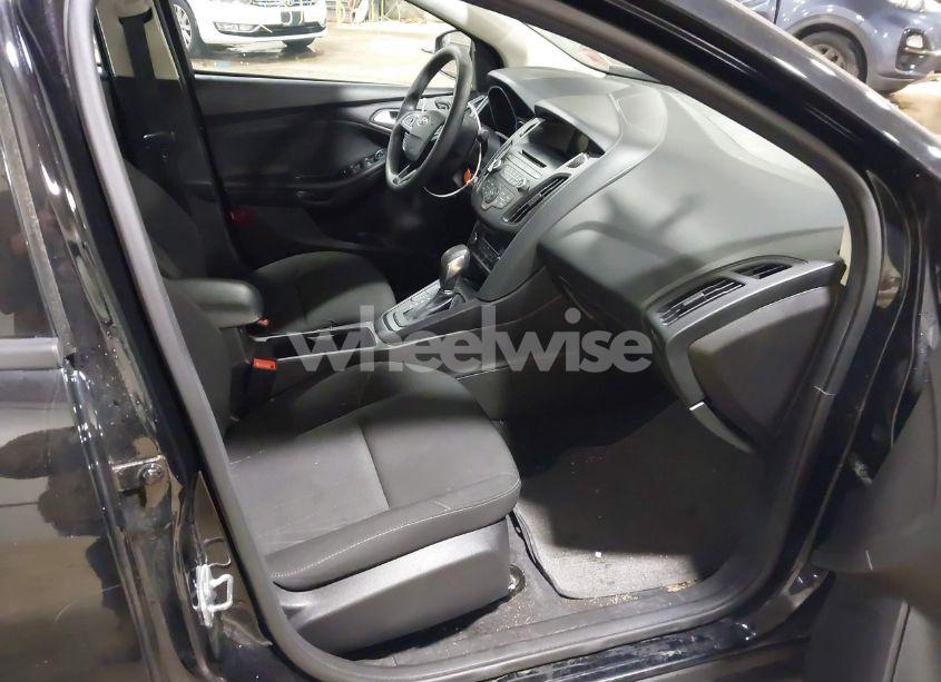 Photo 5 of 2017 Ford Focus SE (VIN 1FADP3FE4HL275856)