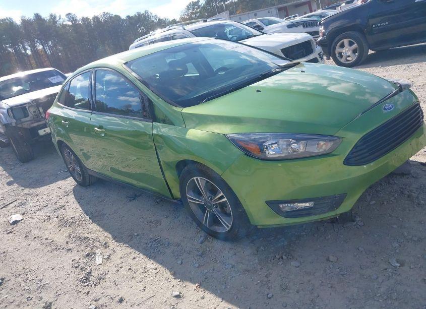 2018 Ford Focus SE (VIN 1FADP3FE4JL255497) main photo