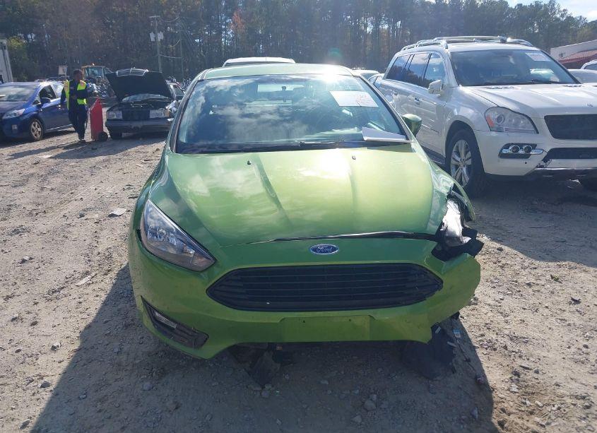 Photo 12 of 2018 Ford Focus SE (VIN 1FADP3FE4JL255497)