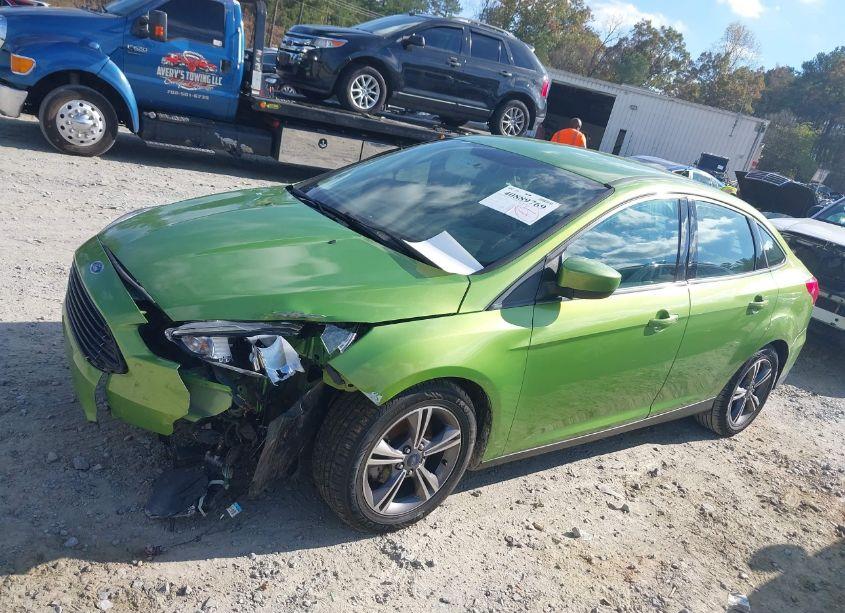 Photo 14 of 2018 Ford Focus SE (VIN 1FADP3FE4JL255497)