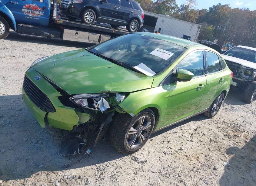 Photo 2 of 2018 Ford Focus SE (VIN 1FADP3FE4JL255497)