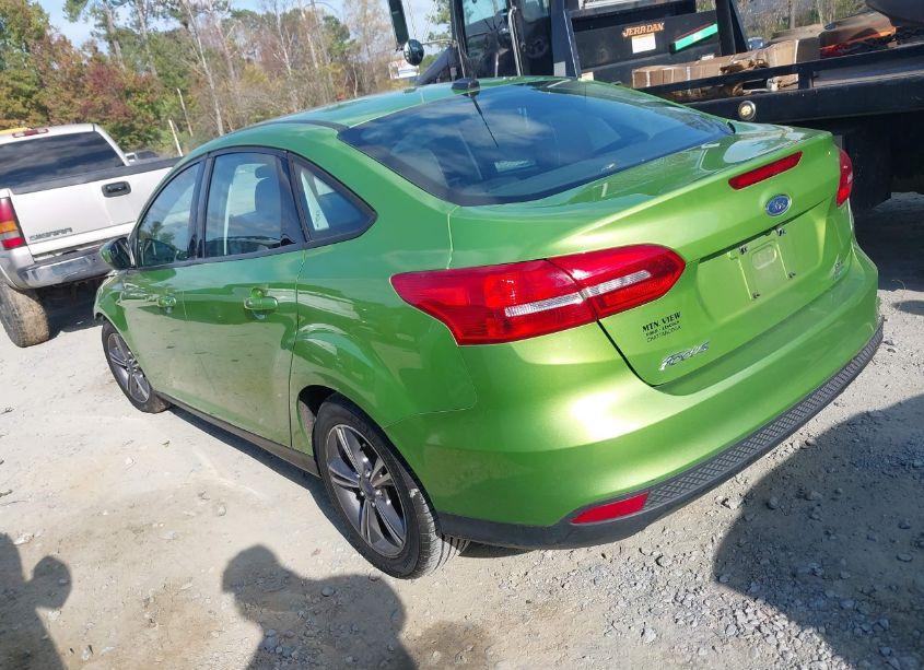 Photo 3 of 2018 Ford Focus SE (VIN 1FADP3FE4JL255497)