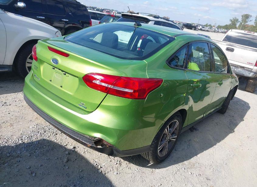 Photo 4 of 2018 Ford Focus SE (VIN 1FADP3FE4JL255497)