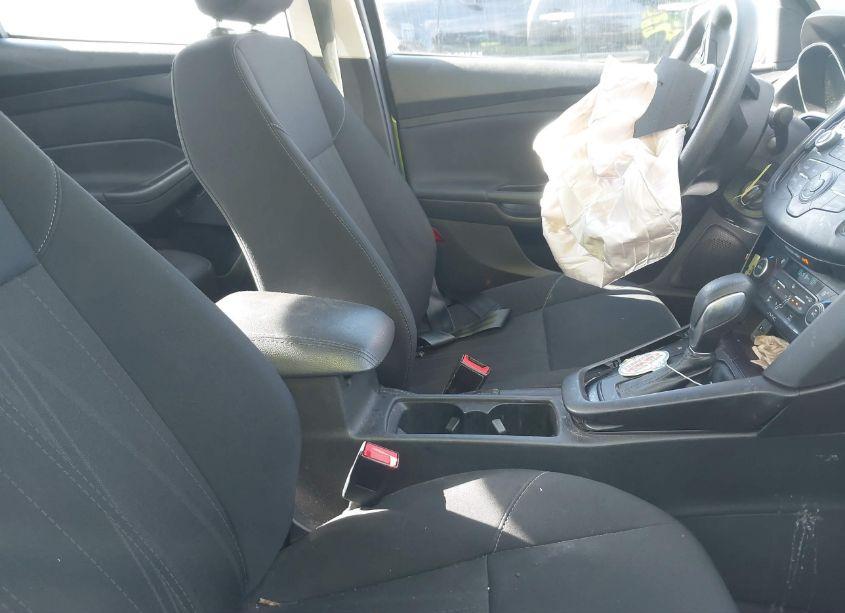 Photo 5 of 2018 Ford Focus SE (VIN 1FADP3FE4JL255497)