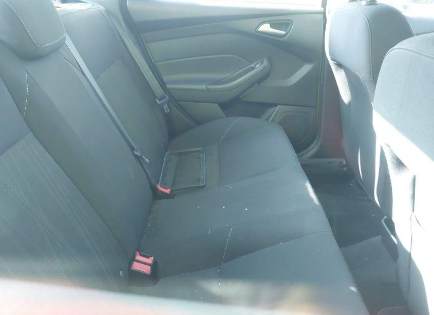 Photo 8 of 2018 Ford Focus SE (VIN 1FADP3FE4JL255497)