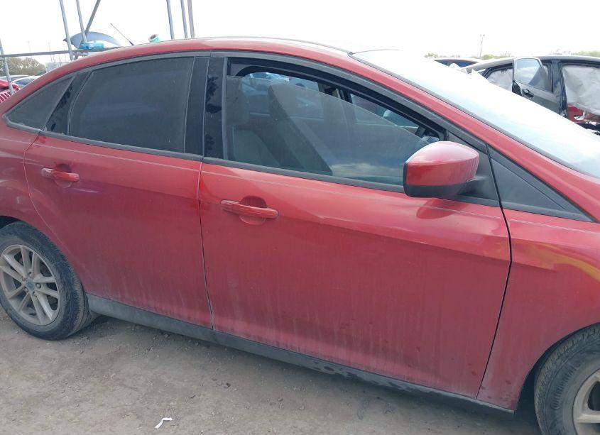 Photo 13 of 2018 Ford Focus SE (VIN 1FADP3FE4JL259565)