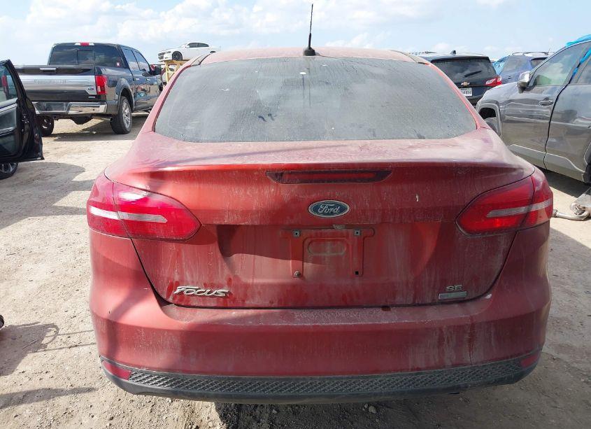 Photo 16 of 2018 Ford Focus SE (VIN 1FADP3FE4JL259565)