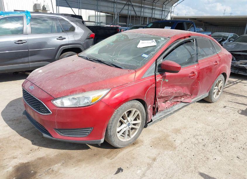 Photo 2 of 2018 Ford Focus SE (VIN 1FADP3FE4JL259565)