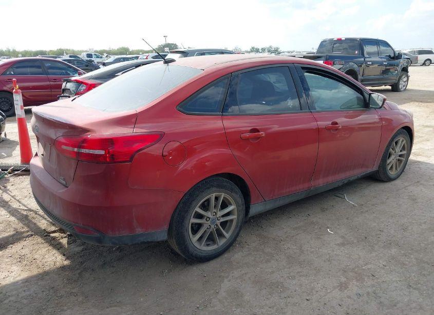 Photo 4 of 2018 Ford Focus SE (VIN 1FADP3FE4JL259565)