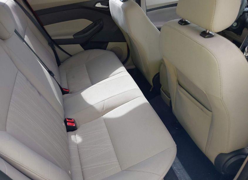 Photo 8 of 2018 Ford Focus SE (VIN 1FADP3FE4JL259565)