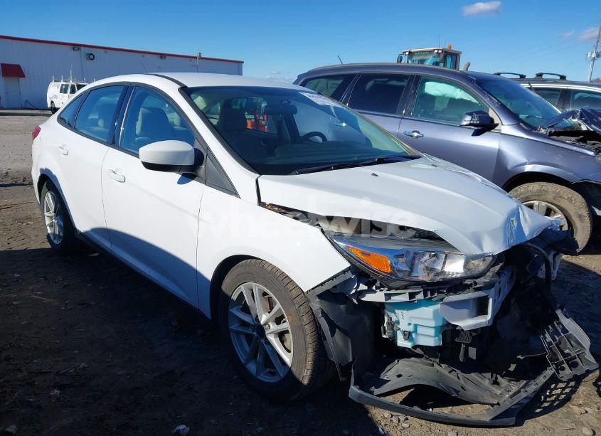 2018 Ford Focus SE (VIN 1FADP3FE4JL298897) main photo